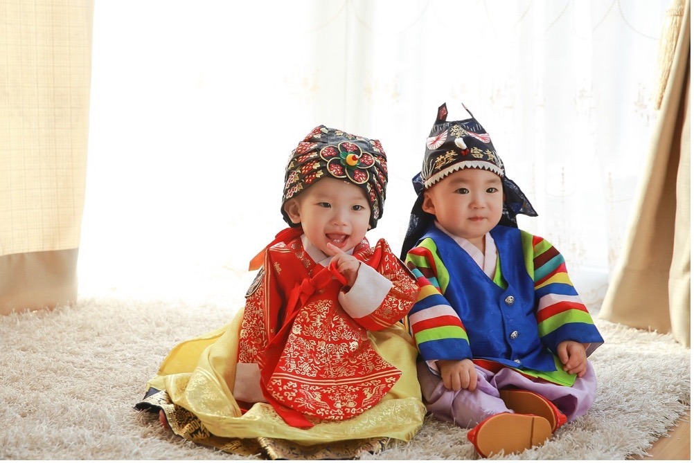 Children with Hanbok (Korean traditional cloths)